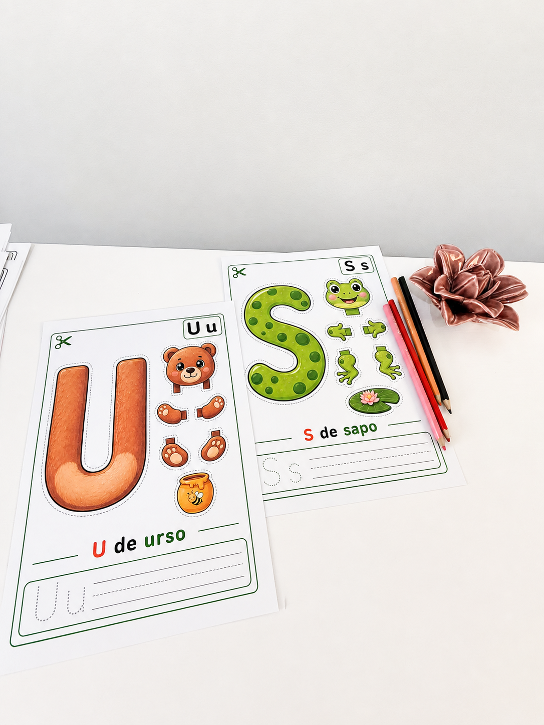 Fichas de letras S e U coloridas, prontas para recortar e montar